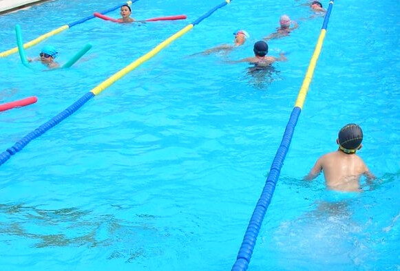 rematan-os-cursos-de-natacion-do-mes-de-xullo